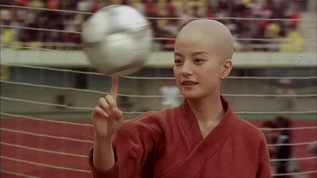 2001年 饰演角色:阿梅 《少林足球》堪称一部经典的喜剧电影,赵薇在